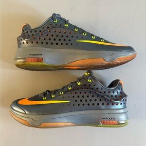 Nike men Kevin Durant KD 7 Elite basketball shoe. Looks brand new, worn once